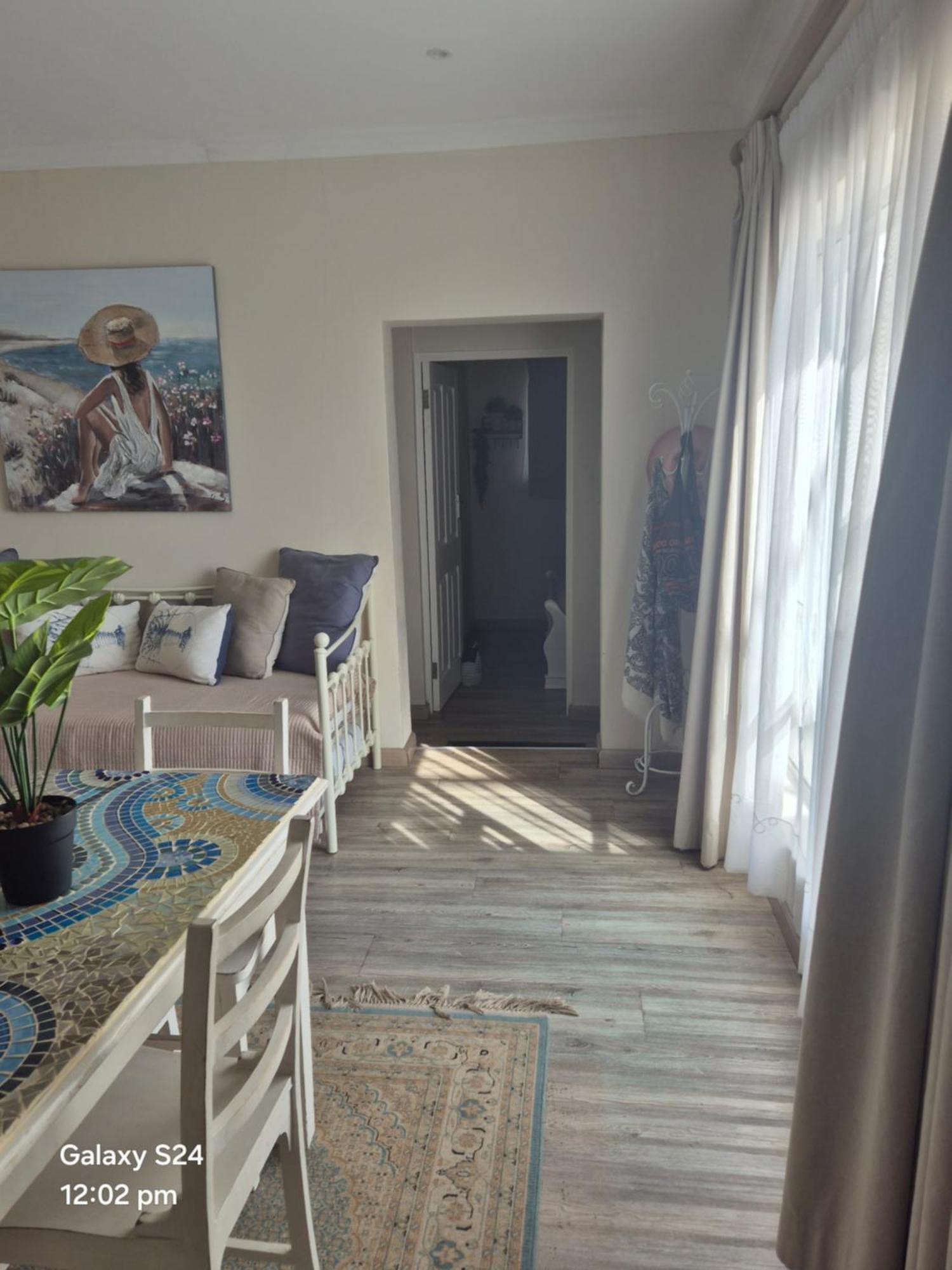 , Sandbaai House