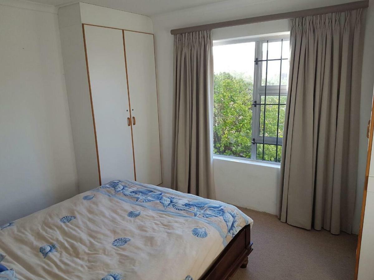 , Sandbaai House